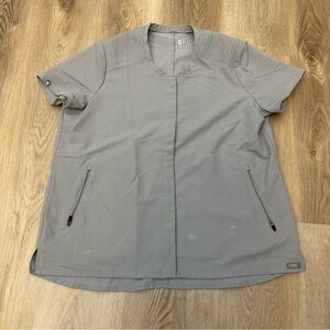 Figs Gray Limbe Pintuck Button Down Scrubs with Zipper Pockets size M
